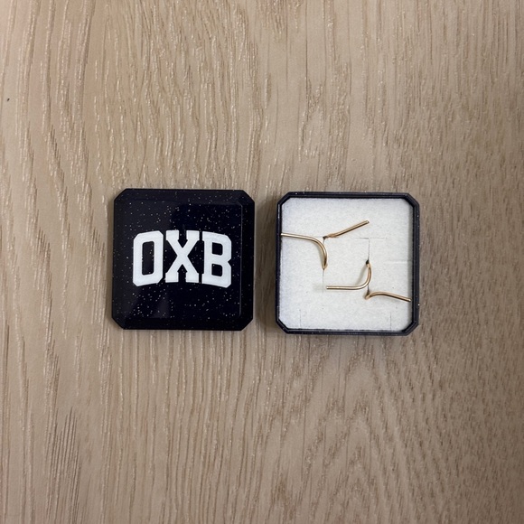 NIB OXB Gold Sweatproof Twist Tie Earrings - Picture 5 of 5